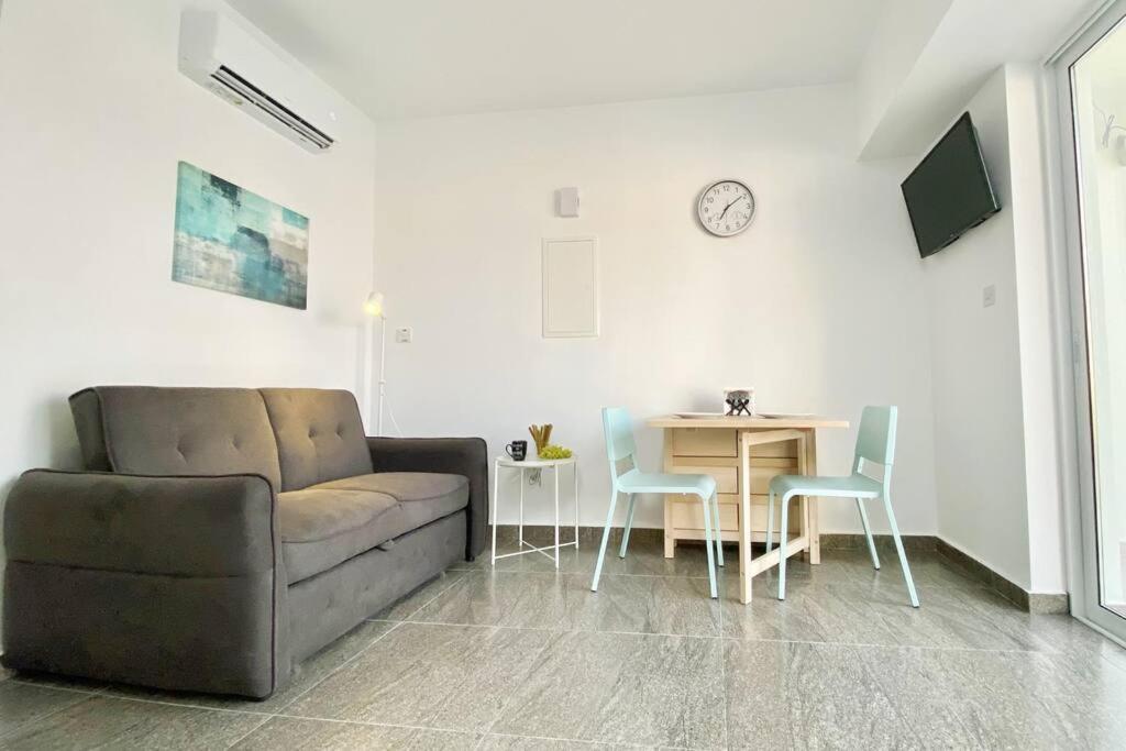 דירות Paphos Ev Zin - Modern, Cozy, 1 Bed, Pool, 2 Balconies, A105 מראה חיצוני תמונה